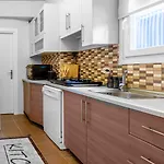 Fully Equipped & Modern Designed Spectacular 3br *