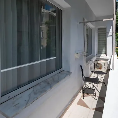 Fully Equipped & Modern Designed Spectacular 3br Lejlighed *