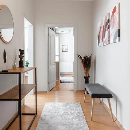 Fully Equipped & Modern Designed Spectacular 3br アパート