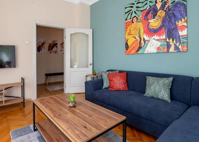 Fully Equipped & Modern Designed Spectacular 3br *