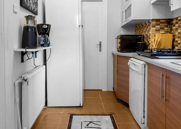 Fully Equipped & Modern Designed Spectacular 3br *