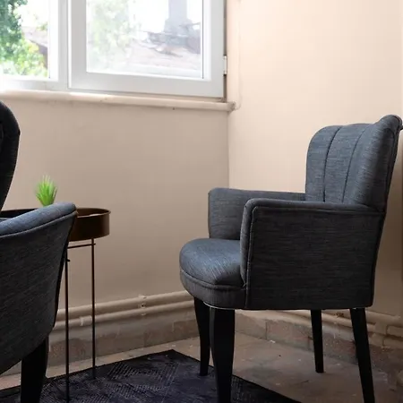 Fully Equipped & Modern Designed Spectacular 3br *